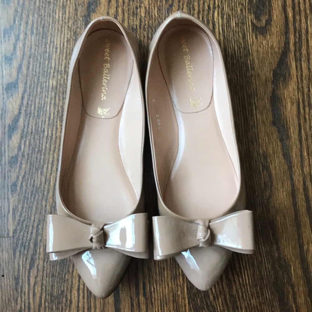 Patent leather flats. Supper cute!!!